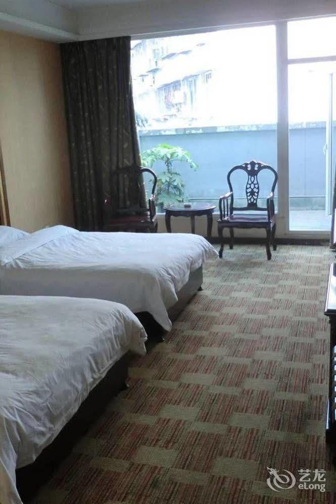 Huayu South City Hotel Wenjiang Exterior photo